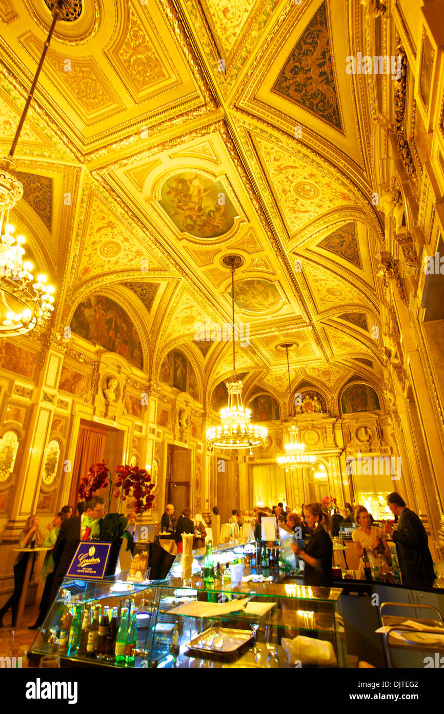 Innenraum der Wiener Oper, Wien, Österreich, Mitteleuropa Stockfoto