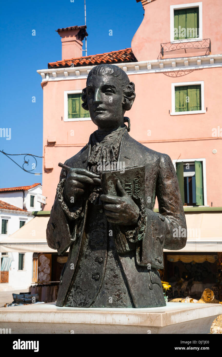 Statue des italienischen Komponisten Baldassare Galuppi, Plazza D Galuppi, Burano, Veneto, Italien. Stockfoto