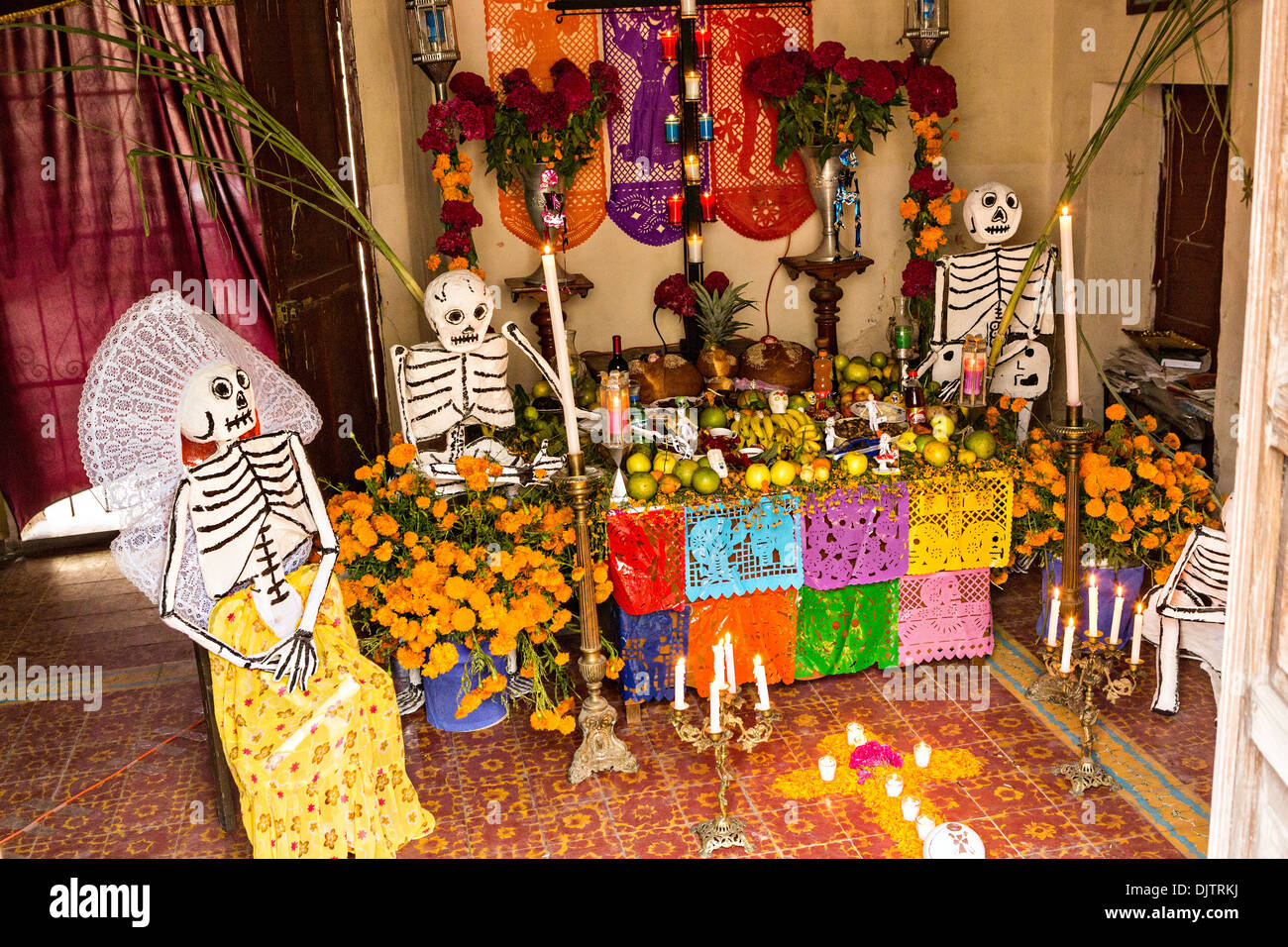 Ein Altar oder Ofrendas richten Sie zur Feier des Tages der Toten Festival bekannt in Spanisch 