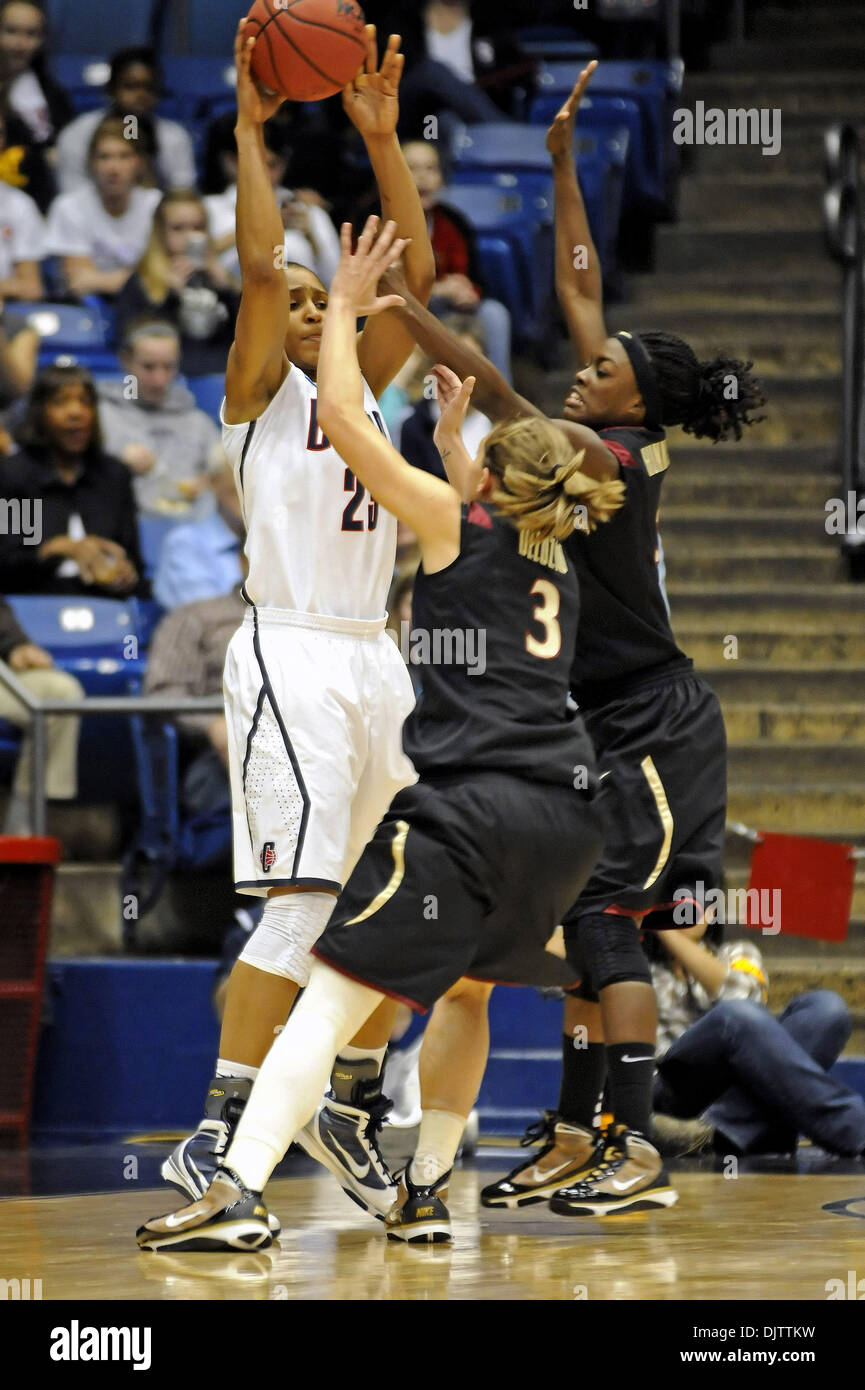 Maya Moore (23); UConn v. Florida State NCAA regionalen Elite 8. (Kredit-Bild: © Mike Olivella/ZUMApress.com) Stockfoto