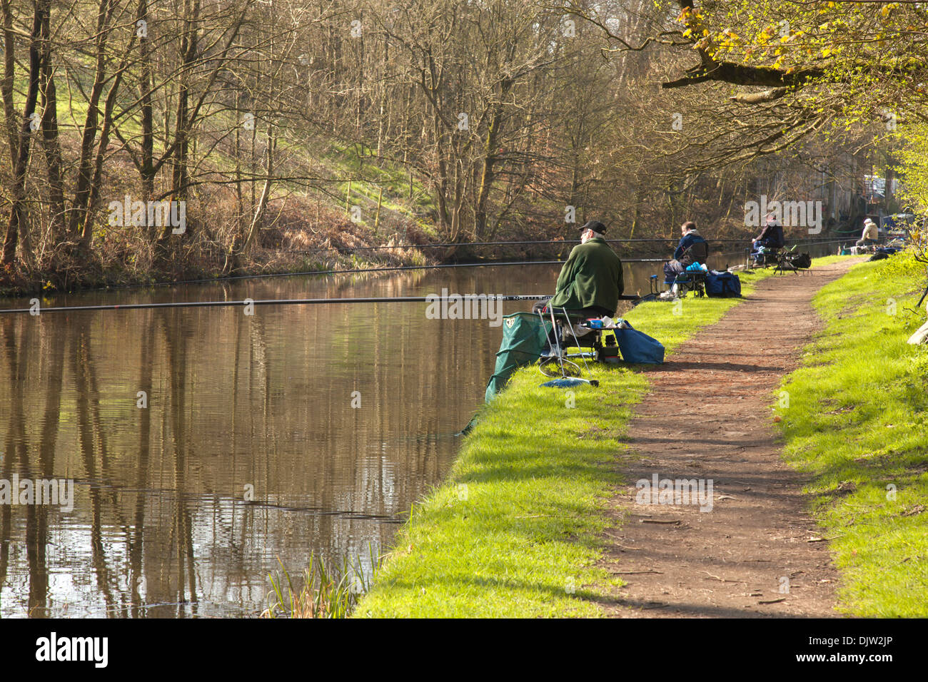 Angelwettbewerb der Banken von der Leeds-Liverpool-Kanal Stockfoto