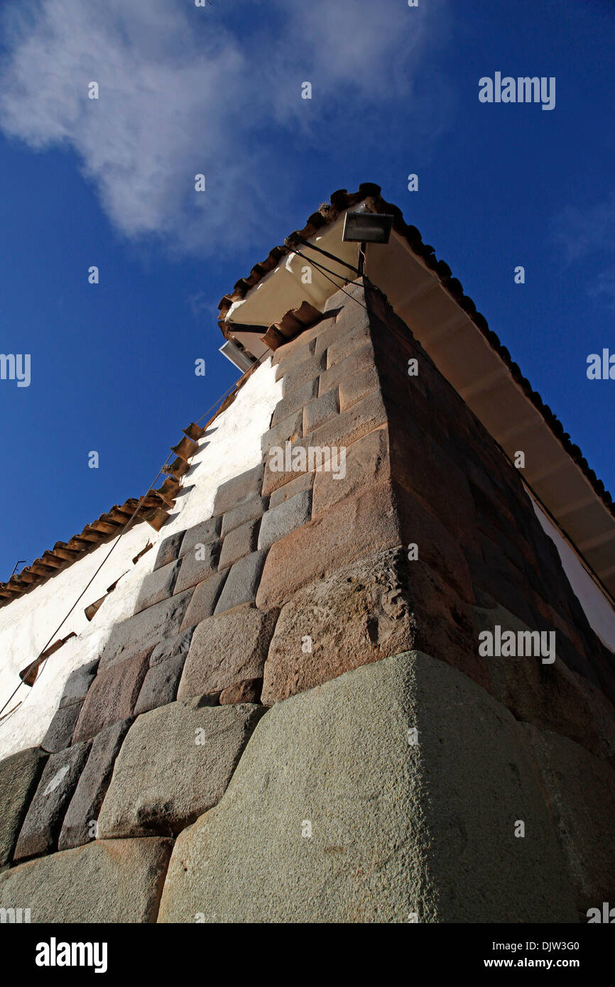 Die Inka Wand an der Hathunrumiyoq Street, Las Piedras del Los 12 Angulos (der Stein der 12 Winkel), Cuzco, Peru. Stockfoto