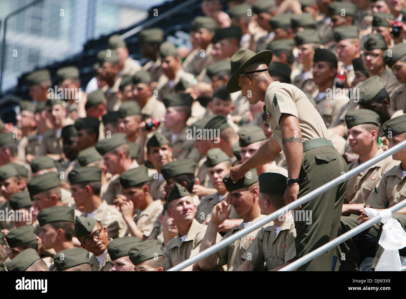 US Marines aus dem Marine Corps Recruiting Depot in San Diego Kalifornien besuchte die Arizona Diamondbacks Vs San Diego Padres in Spiel 3 im Petco Park San Diego CA. Padres gewann 5: 3. (Kredit-Bild: © Nick Morris/Southcreek Global/ZUMApress.com) Stockfoto
