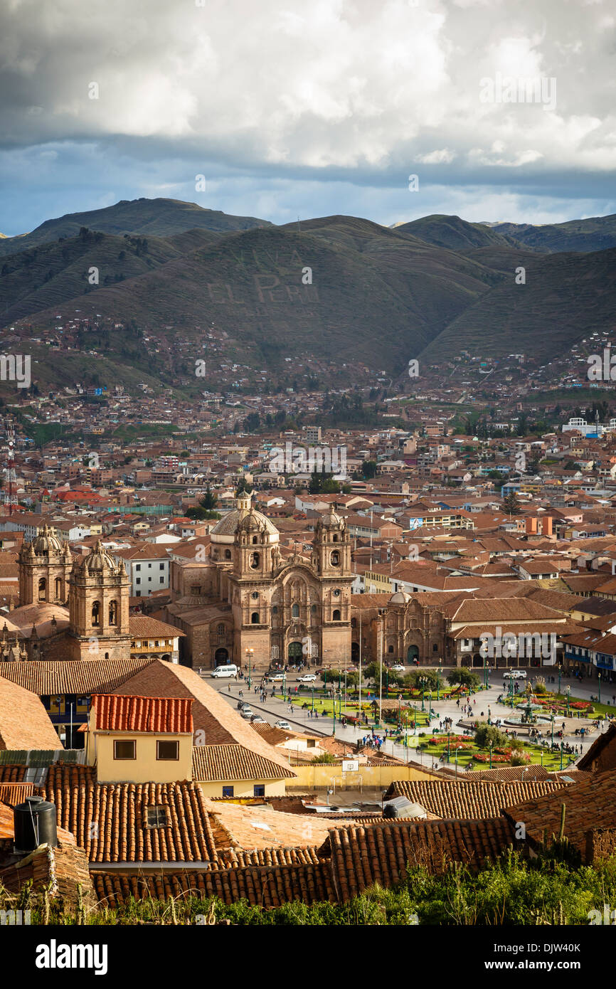 Erhöhten Blick über Cuzco und Plaza de Armas, Cuzco, Peru. Stockfoto