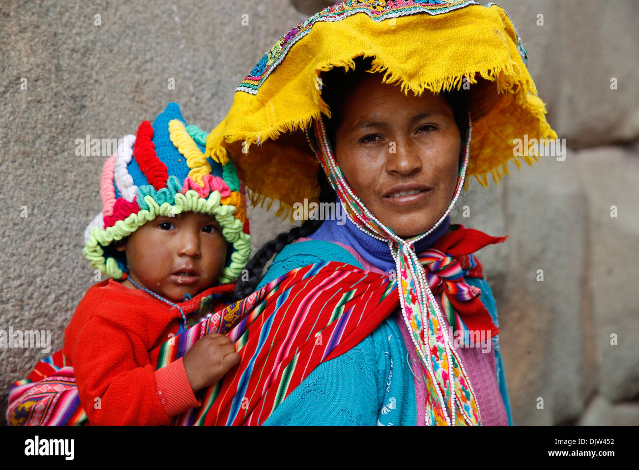 Porträt von Quechua-Mutter und Tochter, Cuzco, Peru. Stockfoto