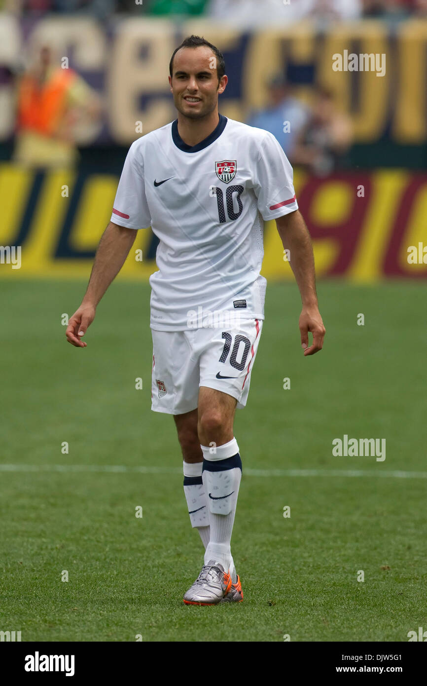 Vereinigten Staaten Mid-Fielder Landon Donovan (10) mit einem Grinsen während auf dem Feld während der Länderspiele Freundschaftsspiel im Rahmen der send-off-Serie zwischen den U.S.A.  und die Türkei mit Lincoln Financial Field in Philadelphia, Pennsylvania.  Die Vereinigten Staaten schlug die Türkei, 2: 1. (Kredit-Bild: © Chris Szagola/Southcreek Global/ZUMApress.com) Stockfoto