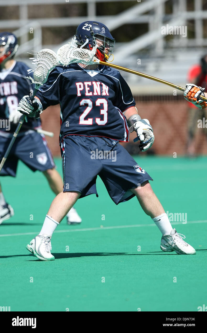 20. März 2010 - Princeton, New Jersey, USA - 20. März 2010: Penn Angriff Rob McMullen #23 ist verschmutzt, in der ersten Hälfte des Spiels an Klasse von 1952-Stadion in Princeton, New Jersey statt. Die Princeton Tigers Routen die Penn Quäker 6-1 auf halbem... Obligatorische Credit: Alan Maglaque / Southcreek Global (Kredit-Bild: © Southcreek Global/ZUMApress.com) Stockfoto