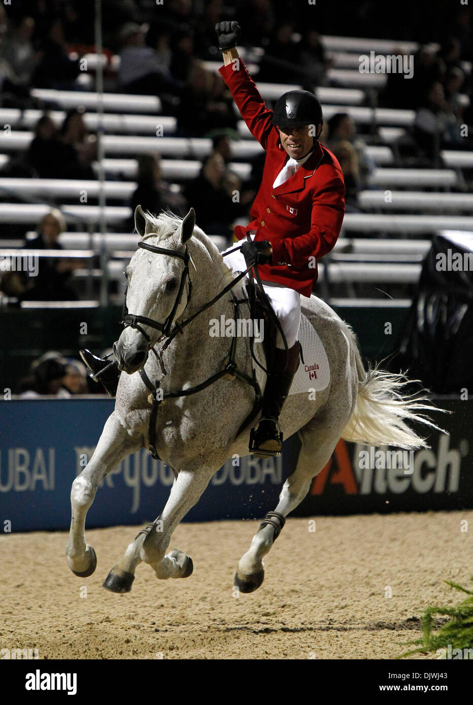 6. Oktober 2010 - Lexington, Kentucky, USA - Kanada John Pearce, nahm Chianto durch einen sauberen Lauf, wie sie im Team Springprüfung bei der Alltech FEI World Equestrian Games auf Mittwoch, 6. Oktober 2010 in Lexington, Kentucky Foto von Mark Cornelison konkurrierten | Personal. (Kredit-Bild: © Lexington Herald-Leader/ZUMApress.com) Stockfoto