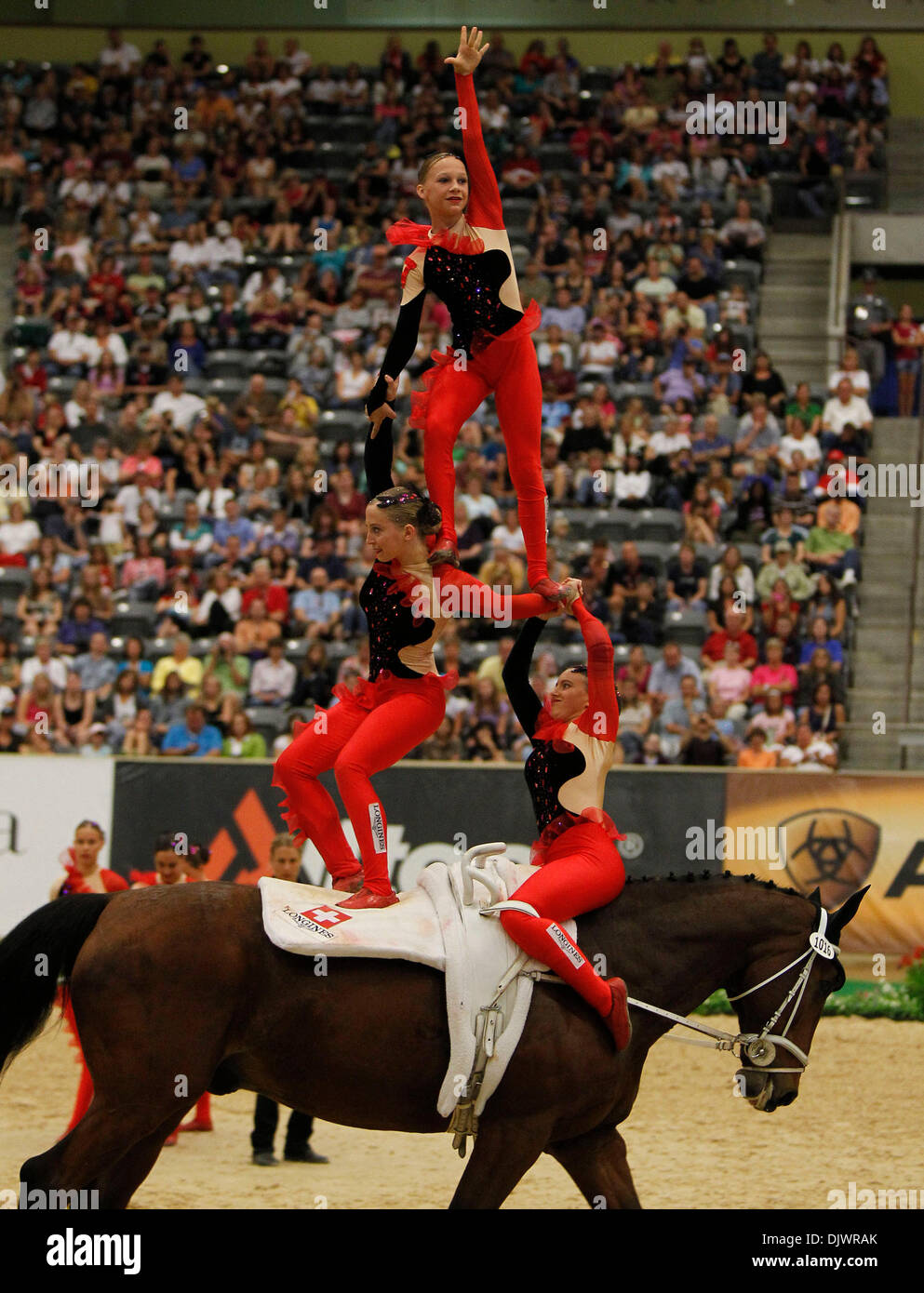 10. Oktober 2010 - Lexington, Kentucky, USA - Schweiz Team ging durch ihre Routine in der Team-Freestyle Wettbewerb am letzten Tag der Alltech FEI World Equestrian Games auf Sonntag, 10. Oktober 2010 in Lexington, Kentucky Foto von Mark Cornelison Voltigieren | Personal. (Kredit-Bild: © Lexington Herald-Leader/ZUMApress.com) Stockfoto 10. Oktober 2010 - Lexington, Kentucky, USA - Schweiz Team ging durch ihre Routine in der Team-Freestyle Wettbewerb am letzten Tag der Alltech FEI World Equestrian Games auf Sonntag, 10. Oktober 2010 in Lexington, Kentucky Foto von Mark Cornelison Voltigieren | Personal. (Kredit-Bild: © Lexington Herald-Leader/ZUMApress.com) Stockfoto
