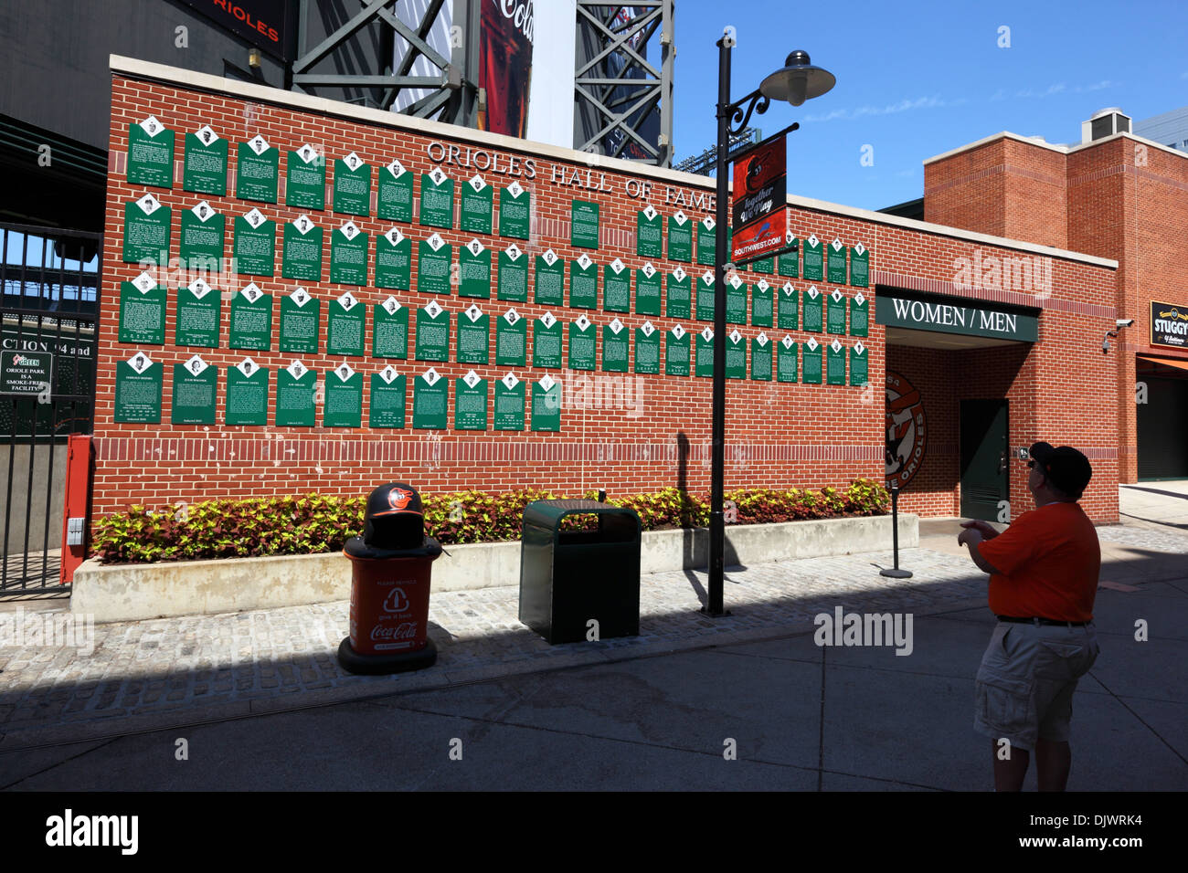 Ventilator betrachten Hall Of Fame im Oriole Park, Heimat der Baltimore Orioles Baseball Team, Camden Yards Sports Complex, Baltimore, USA Stockfoto