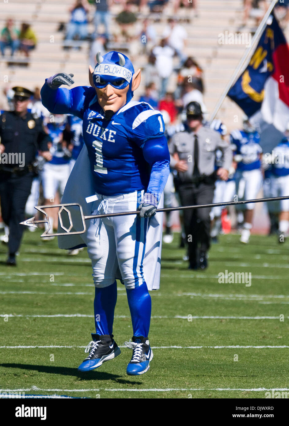 16. Oktober 2010 - Durham, North Carolina, Vereinigte Staaten von Amerika - Duke Blue Devil Miami schlägt Herzog 28-13 bei der Hälfte im Wallace Wade Stadium (Credit-Bild: © Mark Abbott/Southcreek Global/ZUMApress.com) Stockfoto