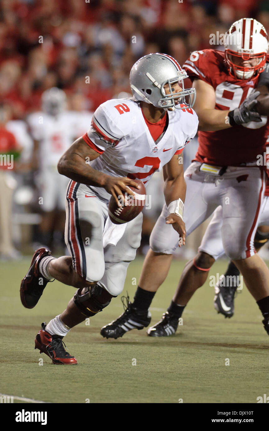 16. Oktober 2010 - Madison, Wisconsin, Vereinigte Staaten von Amerika - Ohio State quarterback Terrelle Pryor (2) während des Spiels zwischen der Wisconsin Badgers und die Ohio State Buckeyes im Camp Randall Stadium in Madison, Wisconsin.  Wisconsin besiegte #1 Ohio State 31-18. (Kredit-Bild: © John Rowland/Southcreek Global/ZUMApress.com) Stockfoto