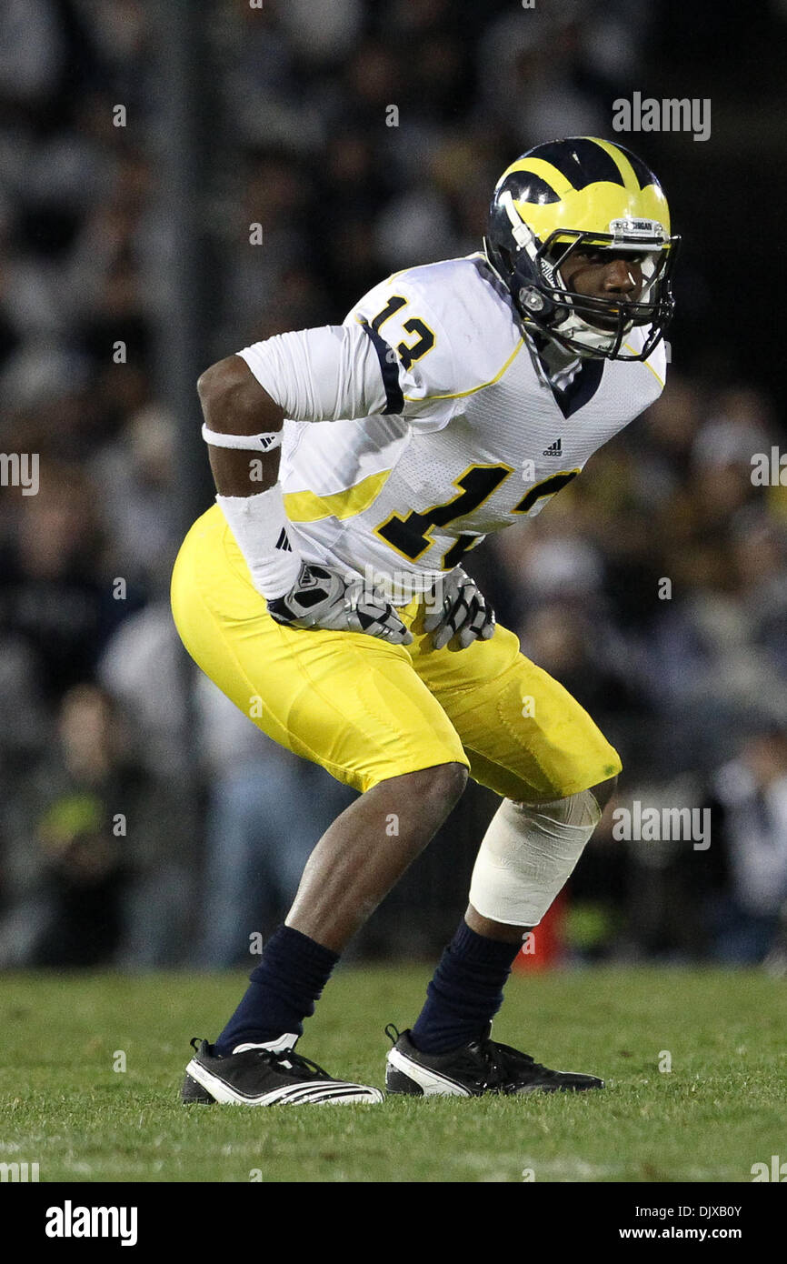 30. Oktober 2010 statt - State College, Pennsylvania, Vereinigte Staaten von Amerika - Michigan Wolverines Sicherheit Carvin Johnson (13) in Aktion im Spiel im Beaver Stadium in State College, Pennsylvania.   Penn State besiegt Michigan 41-31 (Credit-Bild: © Alex Cena/Southcreek Global/ZUMApress.com) Stockfoto