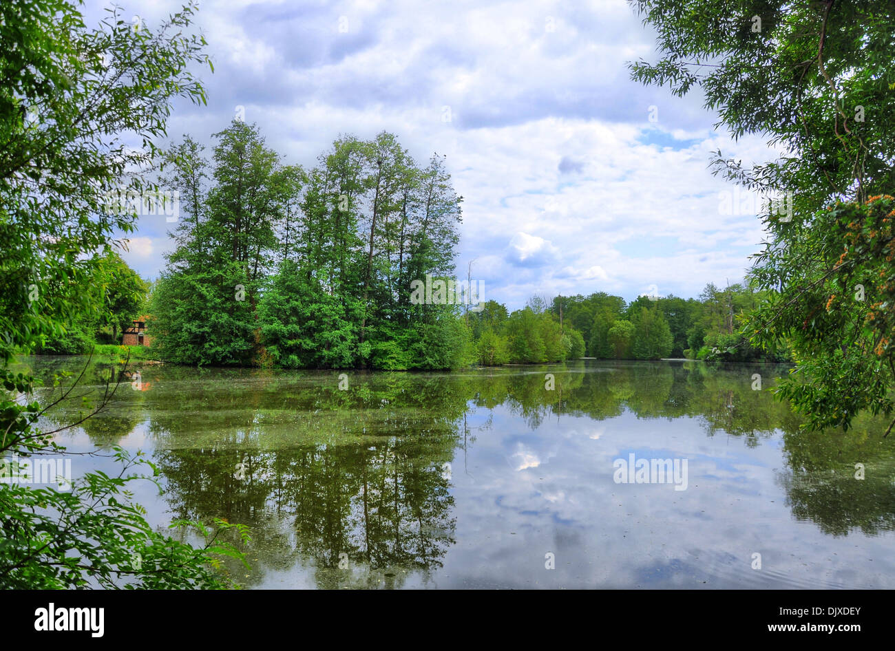 Fulda-Fluss in Aueweiher Park in Fulda, Hessen, Deutschland Stockfoto