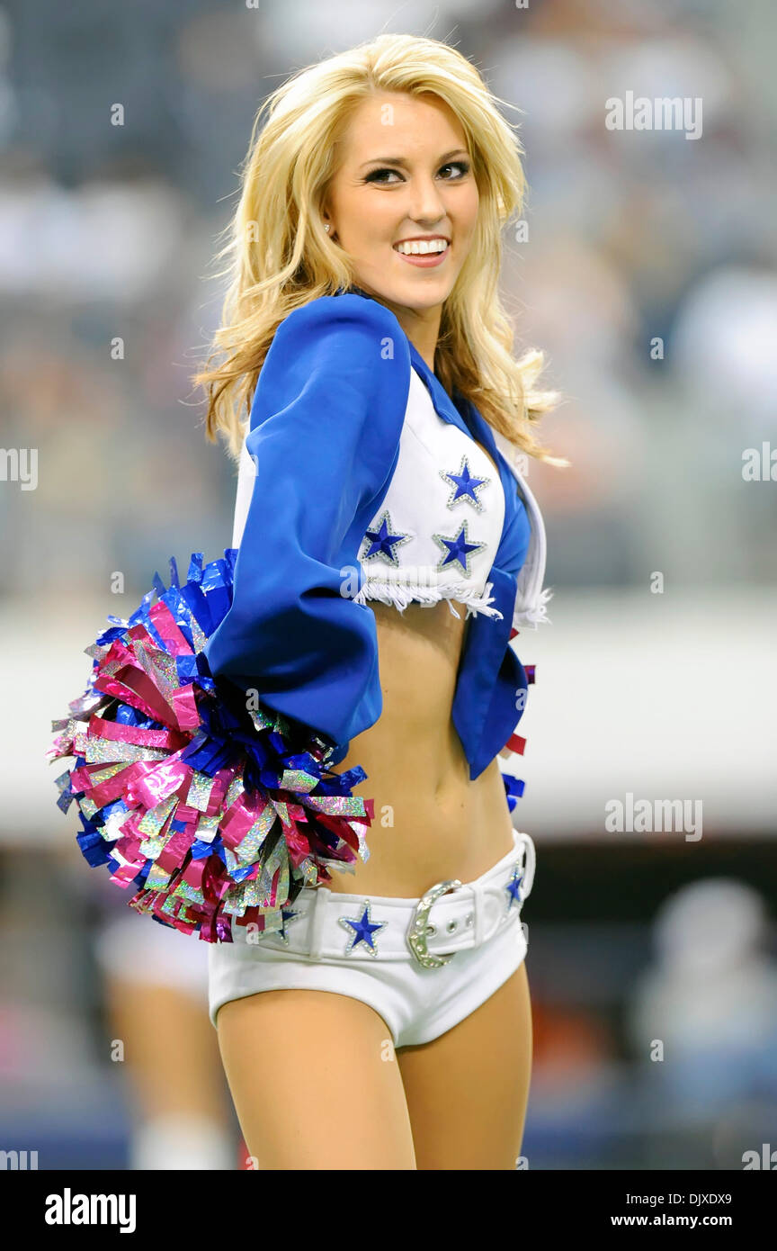 31. Oktober 2010 - Arlington, Texas, Vereinigte Staaten von Amerika - Dallas Cowboys Cheerleaders während der Spielaktion als den Jacksonville Jaguars Niederlage der Dallas Cowboys 35-17 im Cowboys Stadium in Arlington, Texas. (Kredit-Bild: © Steven Leija/Southcreek Global/ZUMApress.com) Stockfoto