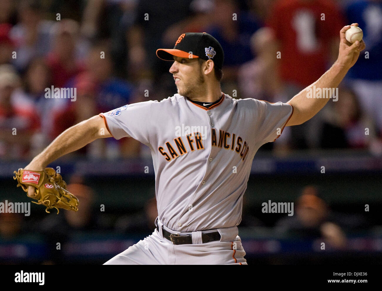 31. Oktober 2010 Stellplätze - Arlington, TX, USA - San Francisco Giants starten Krug Madison Bumgarner (40) im achten Inning in Spiel 4 der Serie zwischen den San Francisco Giants und den Texas Rangers bei den Rangers Ballpark in Arlington 31. Oktober 2010 in Arlington, Texas. (Kredit-Bild: © Sacramento Bee/ZUMApress.com) Stockfoto