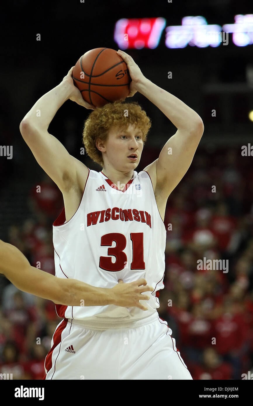 6. November 2010 - Madison, Wisconsin, Vereinigte Staaten von Amerika - Wisconsin so. Forward Mike Bruesewitz (31) hat acht Punkte für die Dachse. Wisconsin besiegte UW-La Crosse 84 - 59 im Kohl Center in Madison, Wisconsin. (Kredit-Bild: © John Fisher/Southcreek Global/ZUMApress.com) Stockfoto