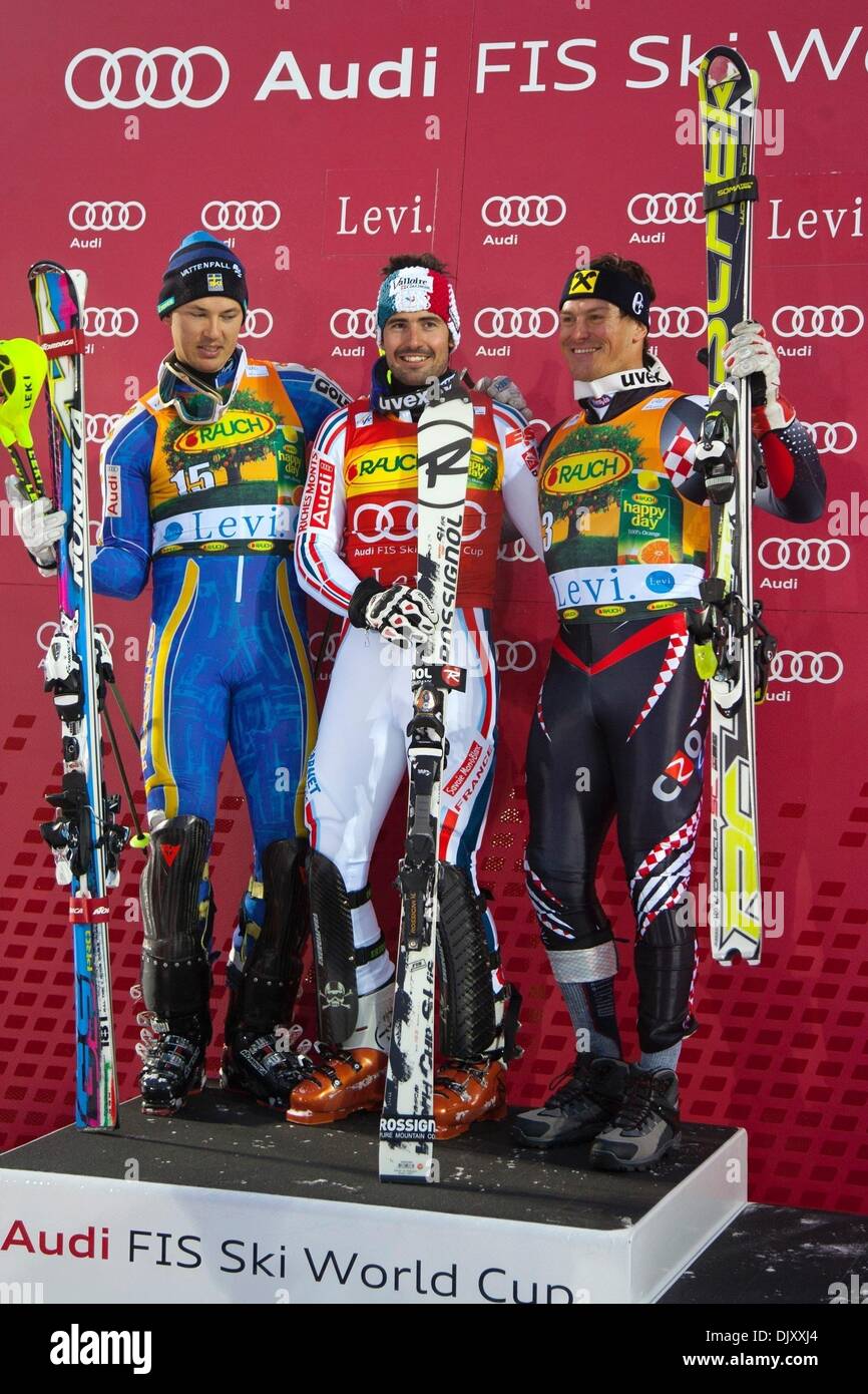 14. November 2010 - Levi, Finnland - Slalom Sieger JEAN BAPTISTE GRANGE de France (c), ANDRE MIHRER von Schweden (l) und IVICA KOSTELIC des Croatia (r) auf dem Podium in der Audi FIS Alpine Ski World Cup. (Kredit-Bild: © PhotoXpress/ZUMApress.com) Stockfoto