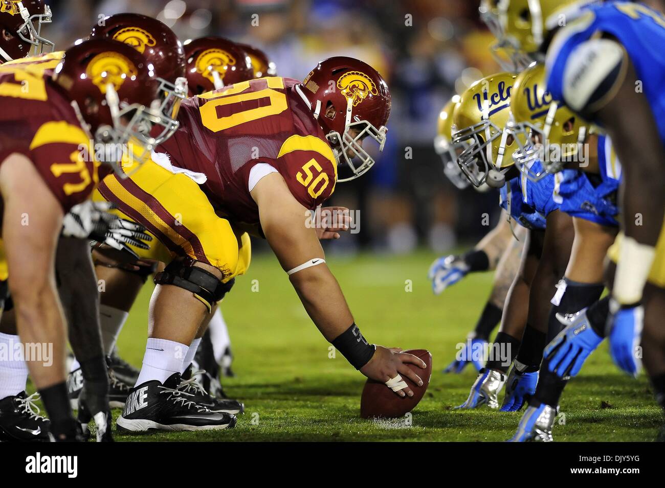 LA, Kalifornien, USA. 30. November 2013. Abe Markowitz der USC Trojans in Aktion bei einem 35-14 der crosstown Rivalen UCLA Bruins im Los Angeles Coliseum Credit: Cal Sport Media/Alamy Live News Stockfoto