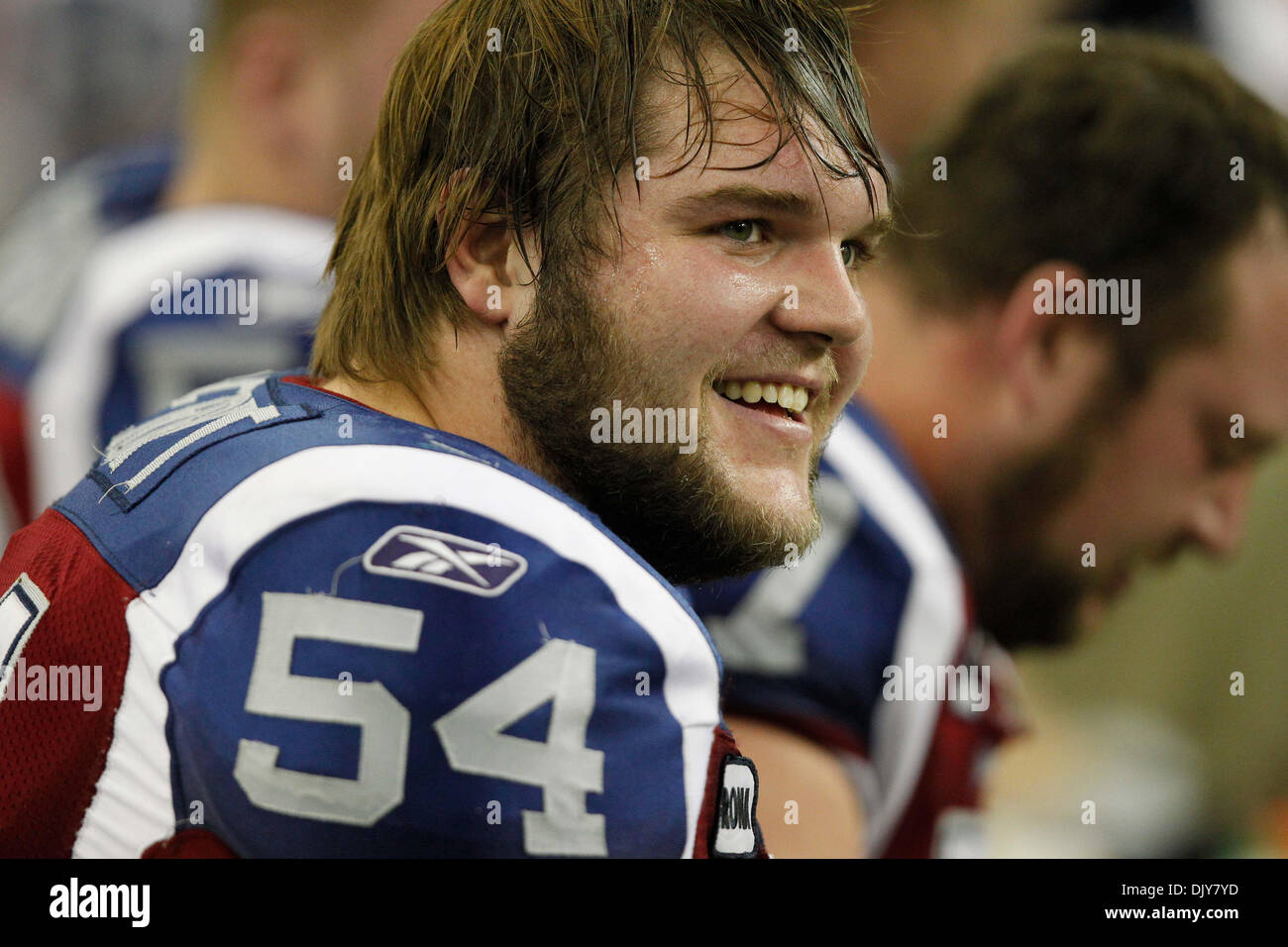 21. November 2010 - Montreal, Quebec, Kanada - Montreal Alouettes Tackle Jeff Perrett (#54) ist alles Lächeln während CFL östlichen Endspiel zwischen den Toronto Argonauten und die Montreal Alouettes am Olympiastadion. Montreal gewann 48-17 (Credit-Bild: © Phillippe Champoux/Southcreek Global/ZUMAPRESS.com) Stockfoto