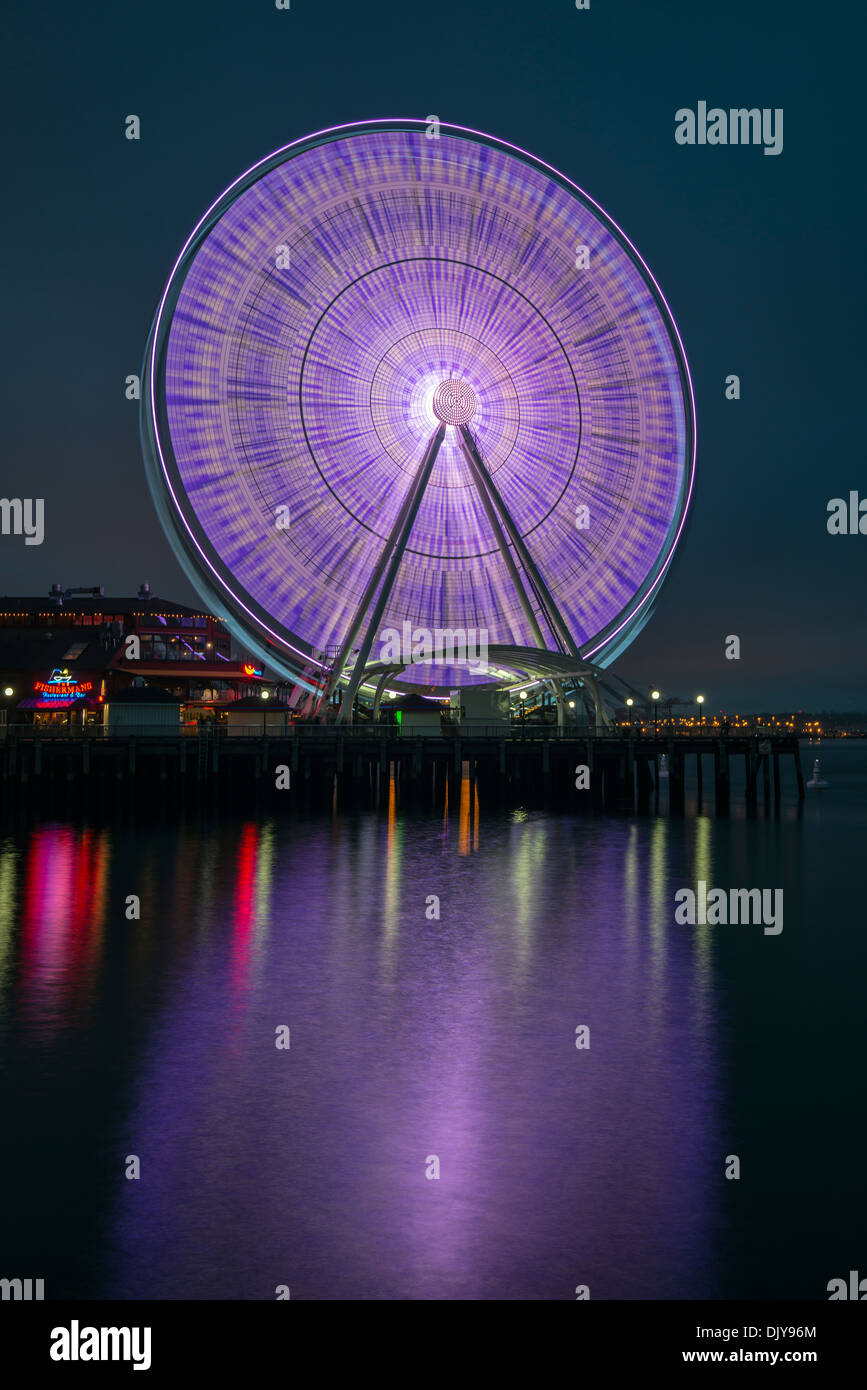 Seattle Great Wheel bei Nacht, Seattle, Washington, USA Stockfoto