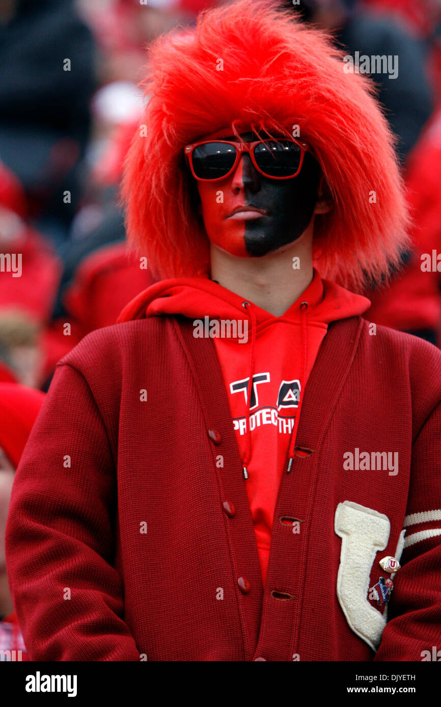 28. November 2010 - South Jordan, Utah, Vereinigte Staaten von Amerika - Utah Fans vor ihrem 17-16 Sieg gegen Rivalen BYU in Utahs Rice-Eccles Stadium... Stephen Holt / Southcreek Global (Kredit-Bild: © Stephen Holt/Southcreek Global/ZUMAPRESS.com) Stockfoto