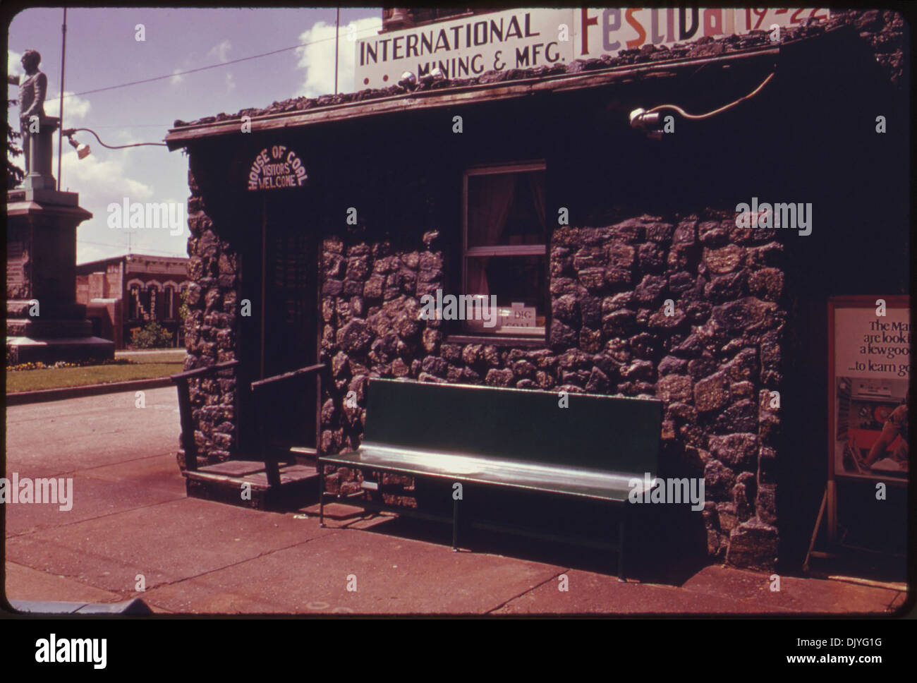 Das Haus der Kohle, das von der Hanna Coal Company vor dem Rathaus von Cadiz, Ohio, errichtet wurde, symbolisiert die historische Bedeutung der Kohleindustrie in der Region. Stockfoto