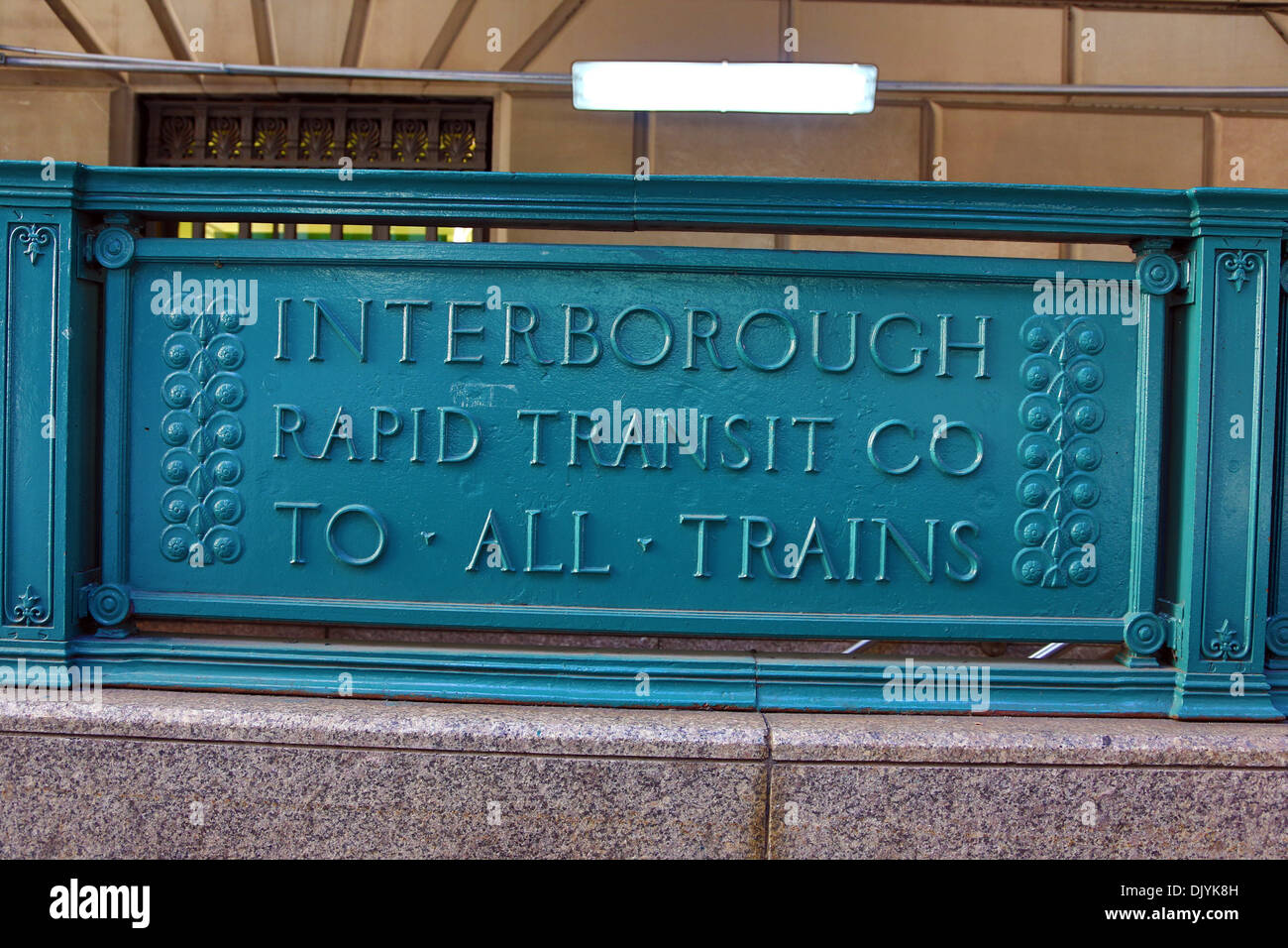 New Yorker U-Bahn Station Zeichen in Wall Street, New York. Amerika Stockfoto