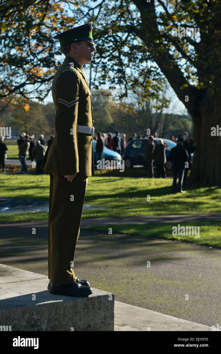 Modell veröffentlicht Bild der Armee-Sohn im Einsatz während der Gedenkgottesdienst in Hemel Hempstead. Stockfoto