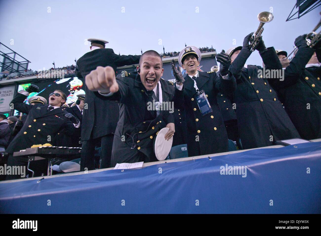 11. Dezember 2010 - Philadelphia, Pennsylvania, Vereinigte Staaten von Amerika - feiern Navy Fans spät im 2. Quartal bei Lincoln Financial Field in Philadelphia Pennsylvania. (Kredit-Bild: © Saquan Stimpson/Southcreek Global/ZUMAPRESS.com) Stockfoto