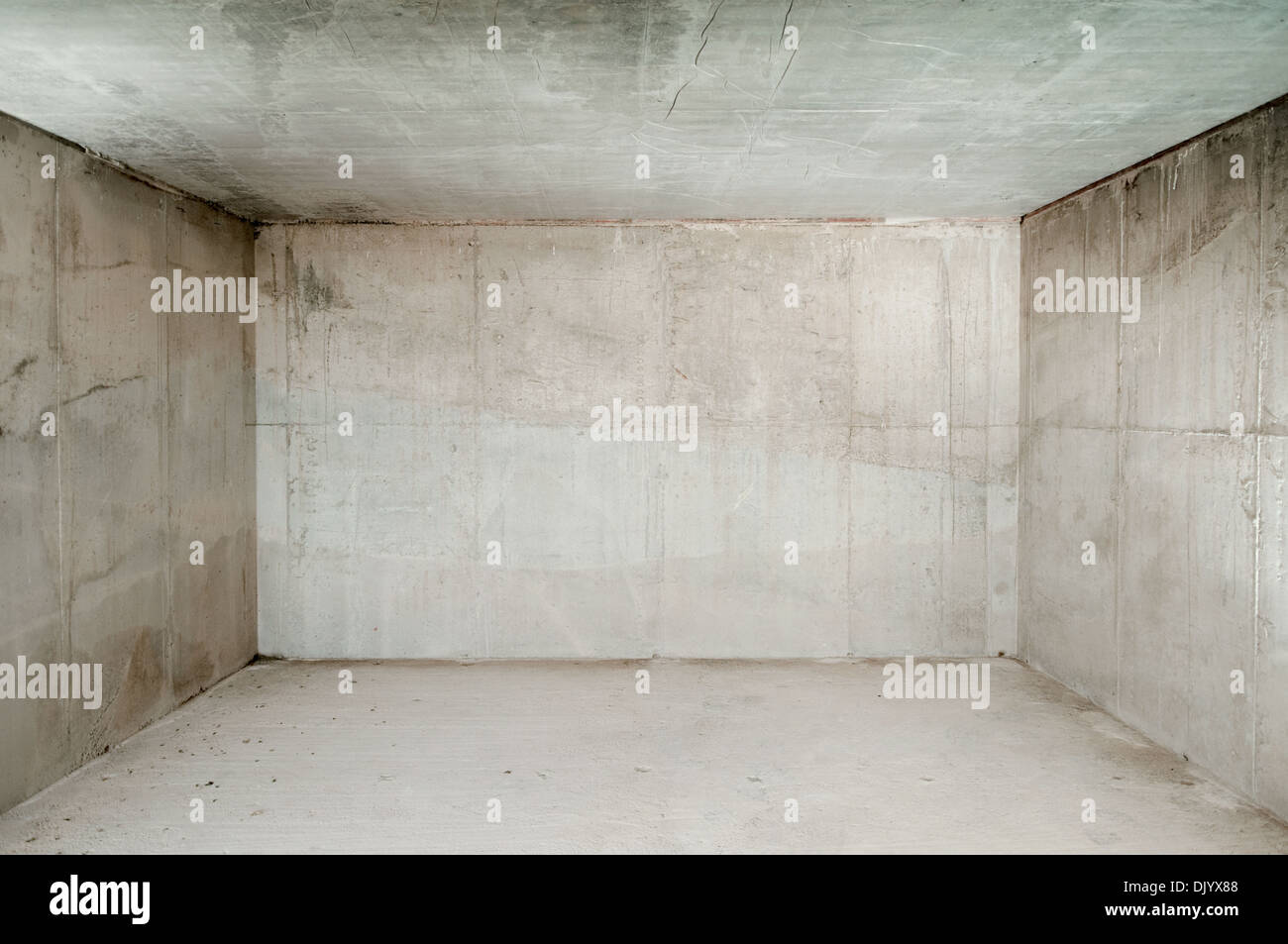 Leeren Raum mit Betonwänden und Boden. Stockfoto