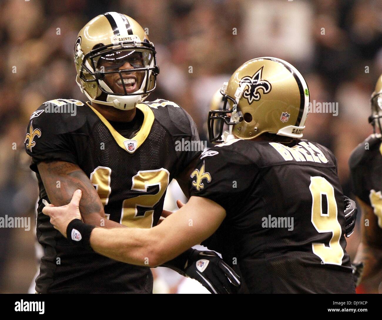 12. Dezember 2010 - New Orleans, Louisiana, Vereinigte Staaten - New Orleans Saints MARQUES COLSTON ist gratuliert Heiligen quarterback DREW BREES nach Colston die ersten Touchdown gegen die St. Louis Rams in Woche 14 der NFL-Saison erzielte. Verteidigende Superbowl champs Heiligen Beat den St. Louis Rams, 31-13. (Kredit-Bild: © Dan Anderson/ZUMAPRESS.com) Stockfoto