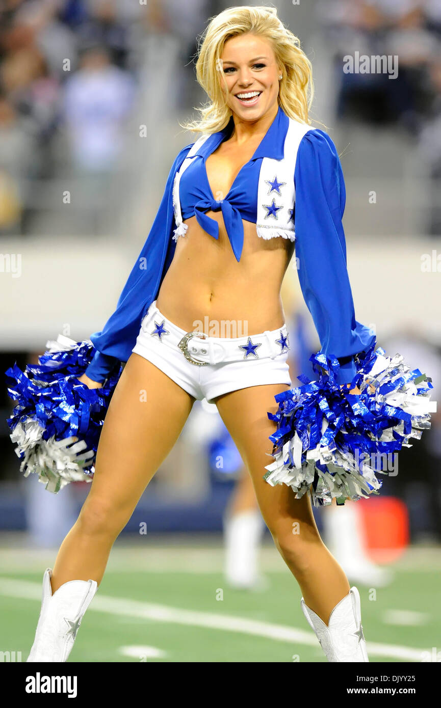 12. Dezember 2010 - Arlington, Texas, Vereinigte Staaten von Amerika - The Dallas Cowboys Cheerleader als die Philadelphia Eagles ihre NFC East Rivalen besiegen die Dallas Cowboys 30-27 im Cowboys Stadium in Arlington, Texas. (Kredit-Bild: © Steven Leija/Southcreek Global/ZUMAPRESS.com) Stockfoto
