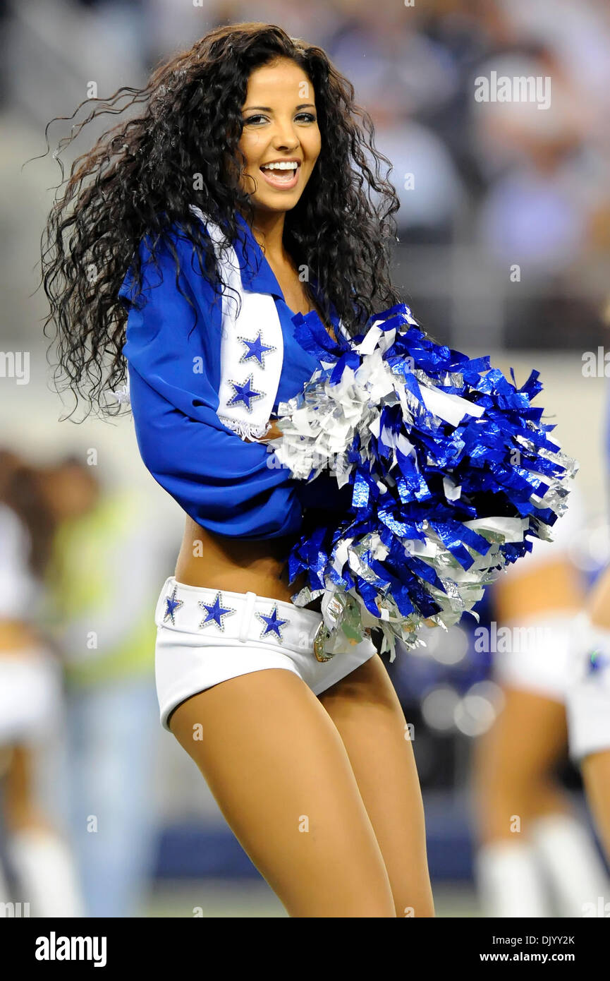 12. Dezember 2010 - Arlington, Texas, Vereinigte Staaten von Amerika - The Dallas Cowboys Cheerleader als die Philadelphia Eagles ihre NFC East Rivalen besiegen die Dallas Cowboys 30-27 im Cowboys Stadium in Arlington, Texas. (Kredit-Bild: © Steven Leija/Southcreek Global/ZUMAPRESS.com) Stockfoto
