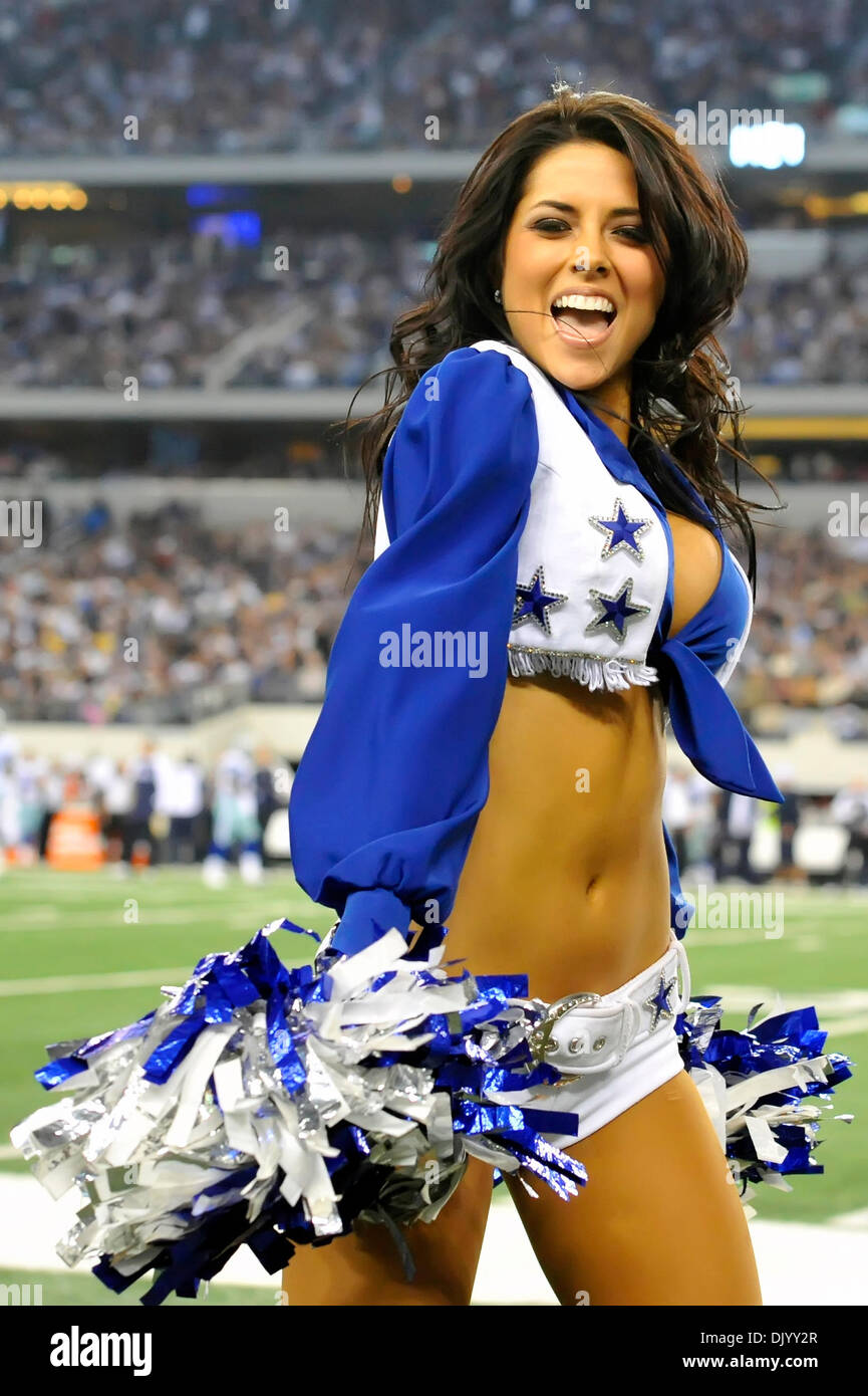 12. Dezember 2010 - Arlington, Texas, Vereinigte Staaten von Amerika - The Dallas Cowboys Cheerleader als die Philadelphia Eagles ihre NFC East Rivalen besiegen die Dallas Cowboys 30-27 im Cowboys Stadium in Arlington, Texas. (Kredit-Bild: © Steven Leija/Southcreek Global/ZUMAPRESS.com) Stockfoto
