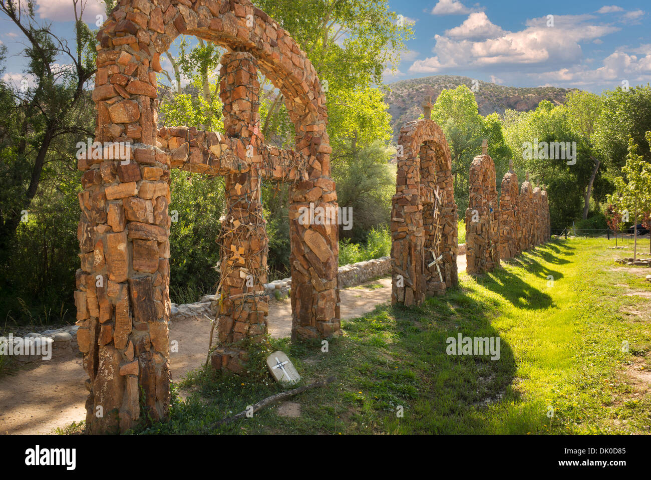 Kreuzweg im Santuario de Chimayo, New Mexico Stockfoto