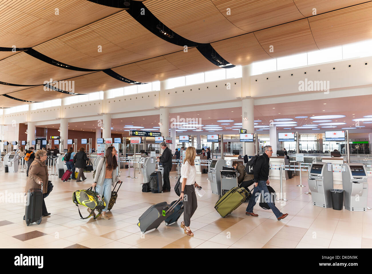 Flughafen Passagiere, James Armstrong Richardson International Airport, Winnipeg, Manitoba, Kanada Stockfoto