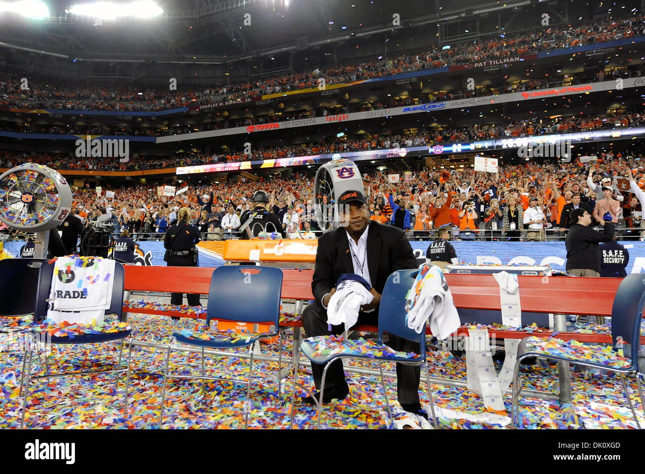 10. Januar 2011 - Glendale, Arizona, USA - 1985 Heisman Trophy Gewinner Vincent Edward '' Bo'' Jackson sitzen, genießen den Augenblick, nachdem Auburns gewinnt das BCS National Championship Spiel, zwischen der #2 rangiert Oregon Ducks und #1 auf Platz Auburn Tigers im University of Phoenix Stadium in Glendale, Arizona.  Auburn Tigers besiegen Oregon Ducks 22-19. (Kredit-Bild: © Steven Leija/Sout Stockfoto