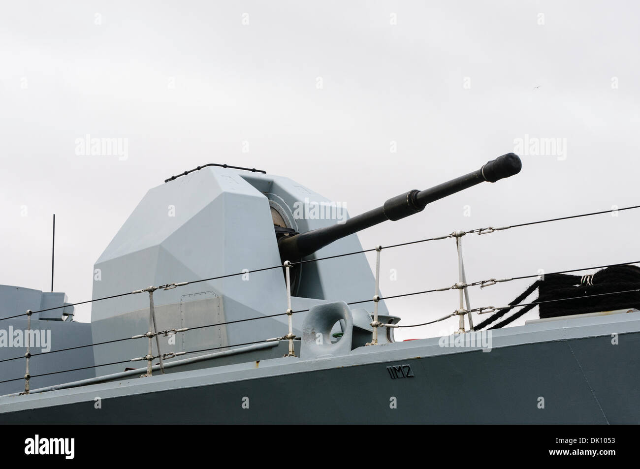 Belfast, Nordirland. 30. November 2013-4,5 Zoll (105mm) Mark 8 Marine Kanone an Bord der HMS Monmouth, Royal Navy geben 23 Fregatte Credit: Stephen Barnes/Alamy Live News Stockfoto