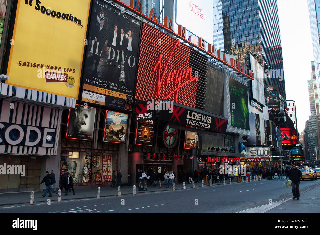 Loews Theater auf der Virgin Megastore am Times Square neben Planet Hollywood Stockfoto