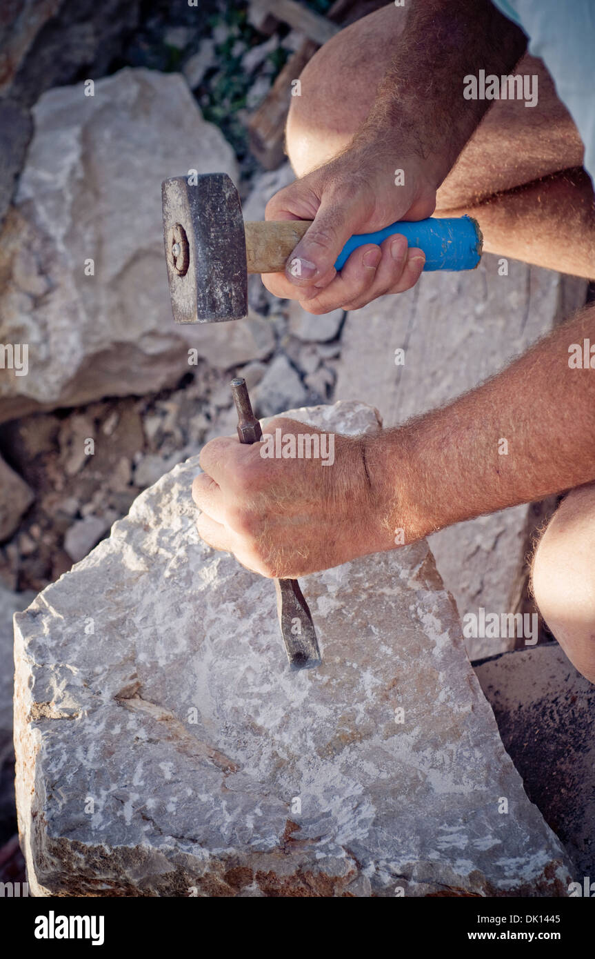 Steinmetz bei der Arbeit Stockfoto