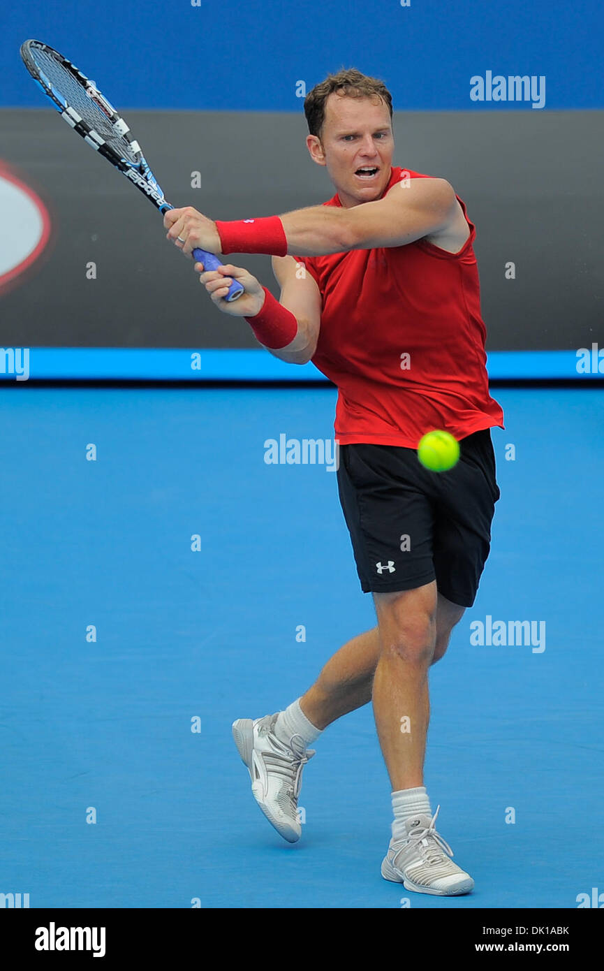 18. Januar 2011 - Melbourne, Victoria, Australien - Michael Russell (USA) in Aktion in seinem ersten Vorrundenspiel gegen Matthew Ebden (AUS) am zweiten Tag der 2011 Australian Open in Melbourne Park, Australien. (Kredit-Bild: © Sydney Low/Southcreek Global/ZUMAPRESS.com) Stockfoto