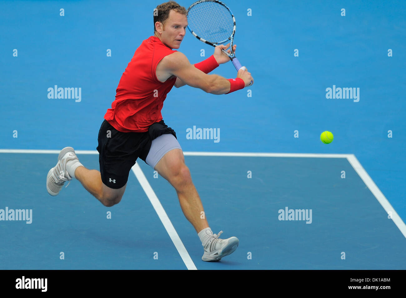 18. Januar 2011 - Melbourne, Victoria, Australien - Michael Russell (USA) in Aktion in seinem ersten Vorrundenspiel gegen Matthew Ebden (AUS) am zweiten Tag der 2011 Australian Open in Melbourne Park, Australien. (Kredit-Bild: © Sydney Low/Southcreek Global/ZUMAPRESS.com) Stockfoto