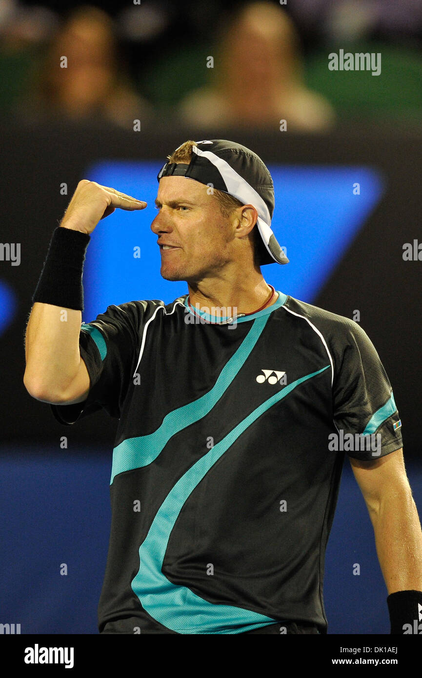 18. Januar 2011 - Melbourne, Victoria, Australien - Lleyton Hewitt (AUS) in Aktion in seinem ersten Vorrundenspiel gegen David Nalbandian (ARG) am zweiten Tag der 2011 Australian Open in Melbourne Park, Australien. (Kredit-Bild: © Sydney Low/Southcreek Global/ZUMAPRESS.com) Stockfoto