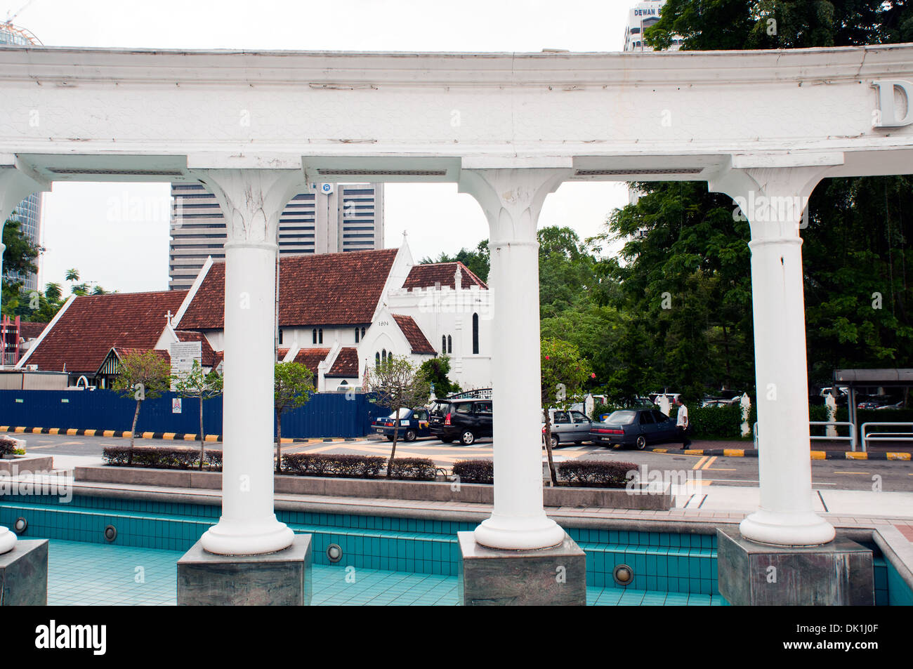 Dom St. Marien durch die Merdeka square Denkmal Bögen, Kuala Lumpur, malaysia Stockfoto