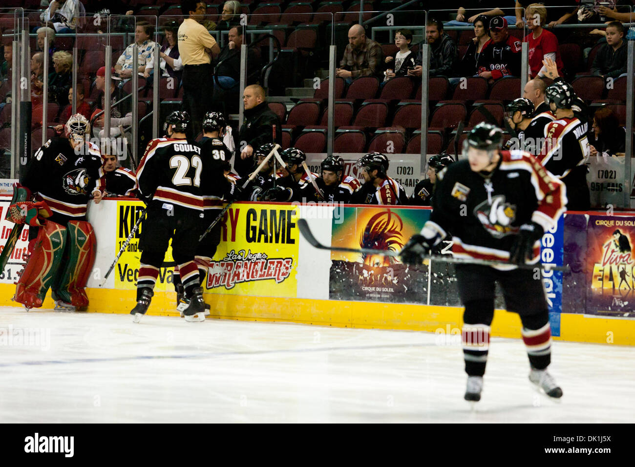 23. Januar 2011 - Las Vegas, Nevada, USA - The Bakersfield Condors Bank immer bereit für die Spielzeit bei den Bakersfield Condors in Las Vegas Wranglers Spiel in der Orleans Arena in Las Vegas, Nevada.  Las Vegas Wranglers und Bakersfield Condors gebunden waren bei 1 nach der ersten Phase des Spiels. (Kredit-Bild: © Matt Gdowski/Southcreek Global/ZUMAPRESS.com) Stockfoto