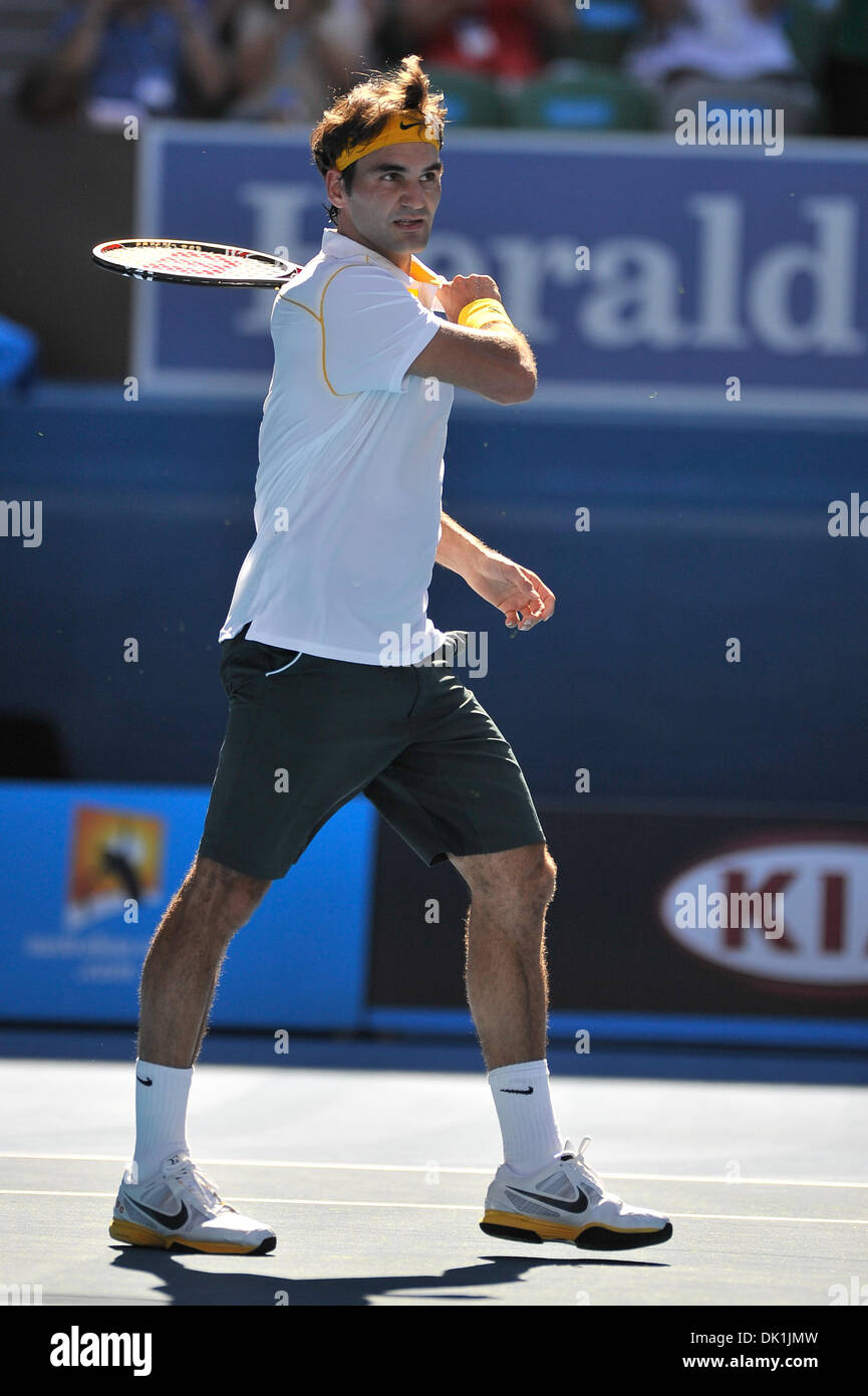 23. Januar 2011 - Melbourne, Victoria, Australien - Roger Federer (SUI) feiert seinen Sieg in seine vierte Runde Match gegen Tommy Robredo (ESP) am Tag sieben der 2011 Australian Open in Melbourne Park, Australien. (Kredit-Bild: © Sydney Low/Southcreek Global/ZUMAPRESS.com) Stockfoto