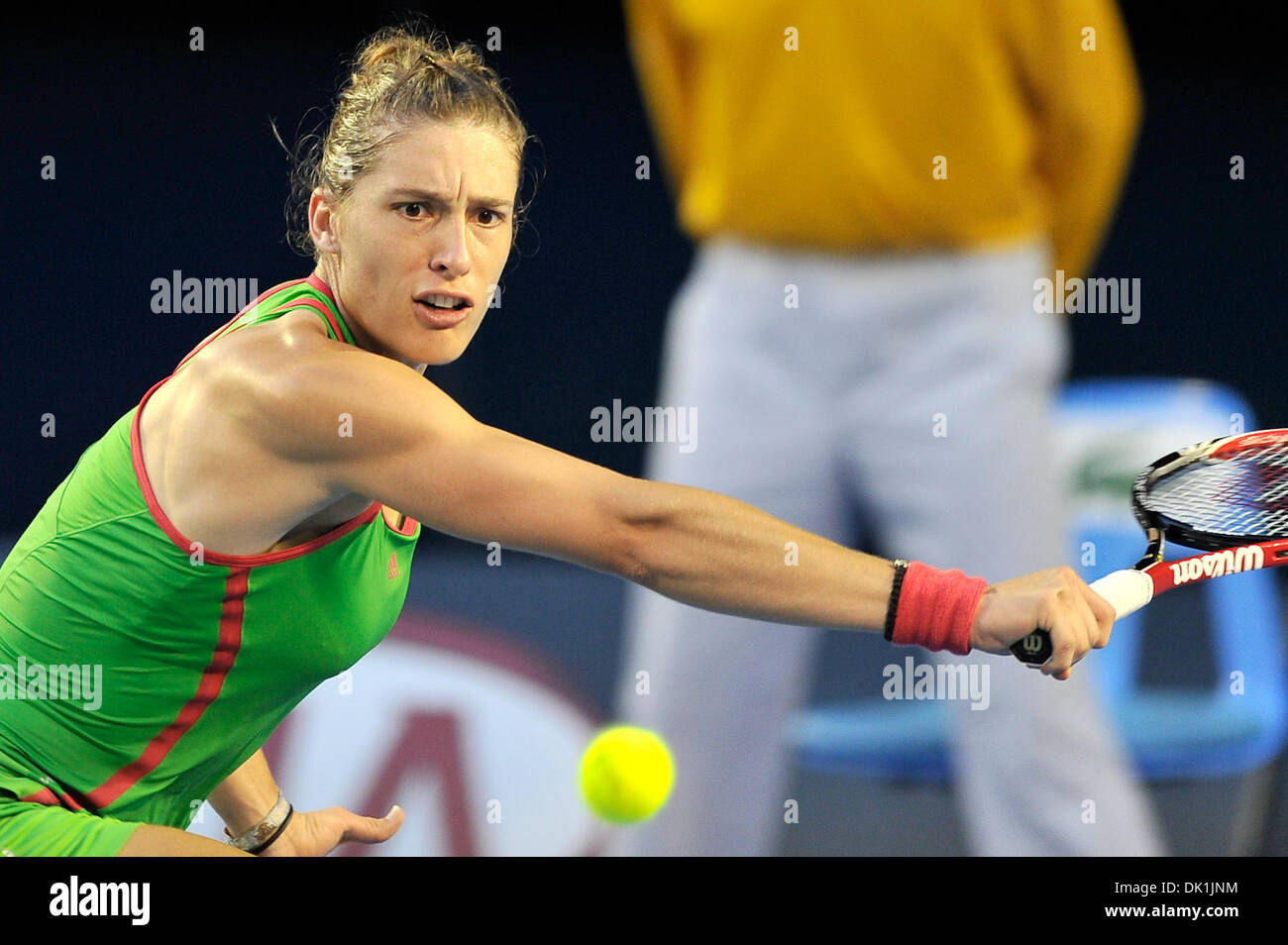 23. Januar 2011 - Spieltag Melbourne, Victoria, Australien - Andrea Petkovic (GER) in Aktion während ihr Achtelfinale gegen Maria Scharapowa (RUS) auf sieben der 2011 Australian Open in Melbourne Park, Australien. (Kredit-Bild: © Sydney Low/Southcreek Global/ZUMAPRESS.com) Stockfoto