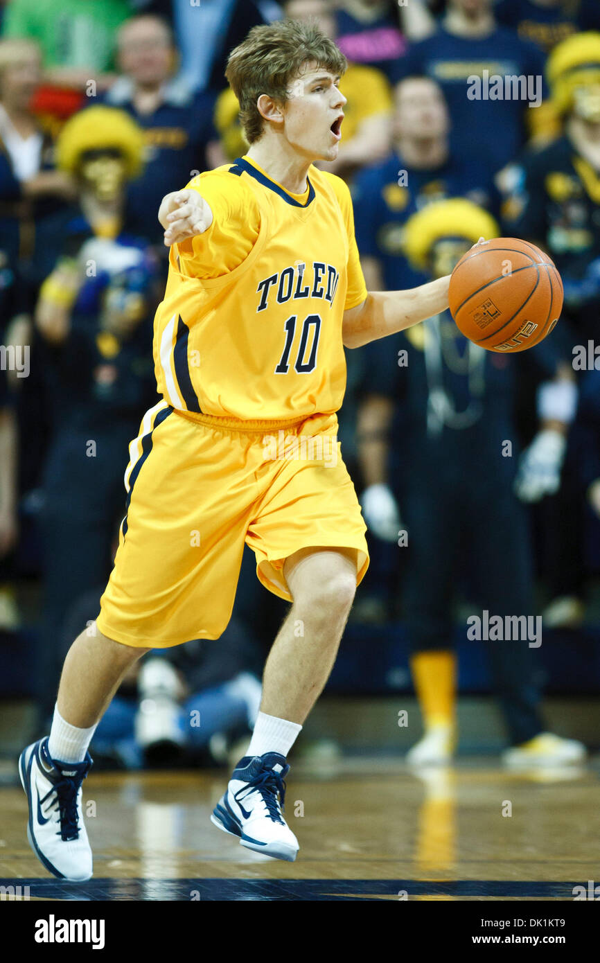 25. Januar 2011 - Toledo, Ohio, Vereinigte Staaten von Amerika - Toledo bewachen Zack Leahy (#10) während der Spielaktion.  Bowling Green Falcons besiegte die Toledo Rockets 70-64 in Savage Arena in Toledo, Ohio. (Kredit-Bild: © Scott Grau/Southcreek Global/ZUMAPRESS.com) Stockfoto