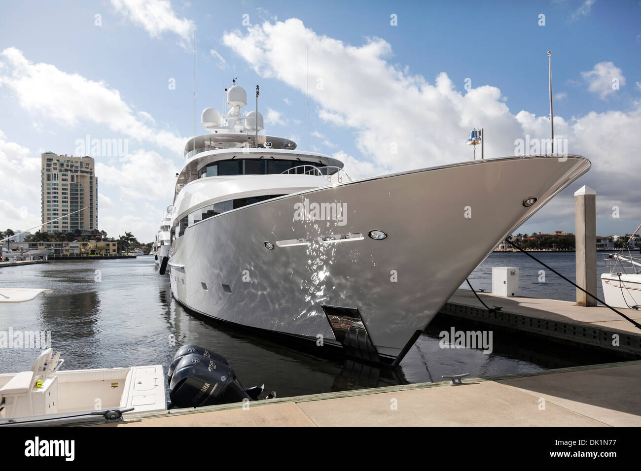 Mega Yacht Ozean-Schiff angedockt im Bahia Mar in Fort Lauderdale, Florida. USA Stockfoto